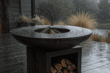 brasero en extérieur sous la pluie